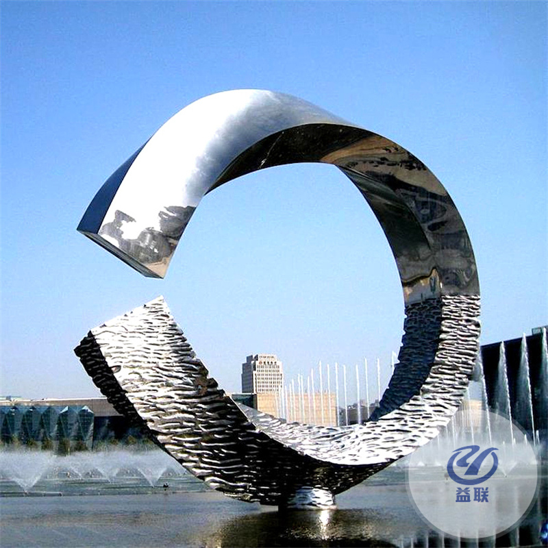 精神堡壘商場(chǎng)景區(qū)落地大型景觀工程發(fā)光轉(zhuǎn)盤路口邊標(biāo)志性景墻雕塑