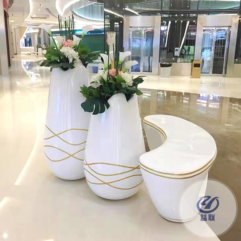 玻璃鋼花盆商場景區(qū)定制花箱花器各種形狀均可生產(chǎn)廠家